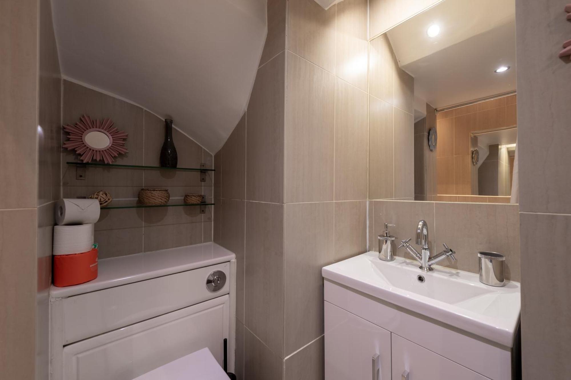 Spacious Comfy 2Br Flat London Exterior photo